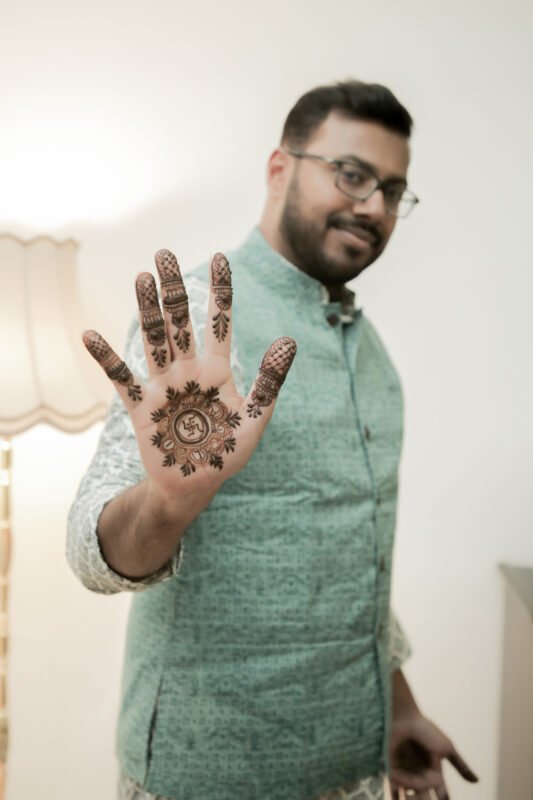 groom mehndi shoot