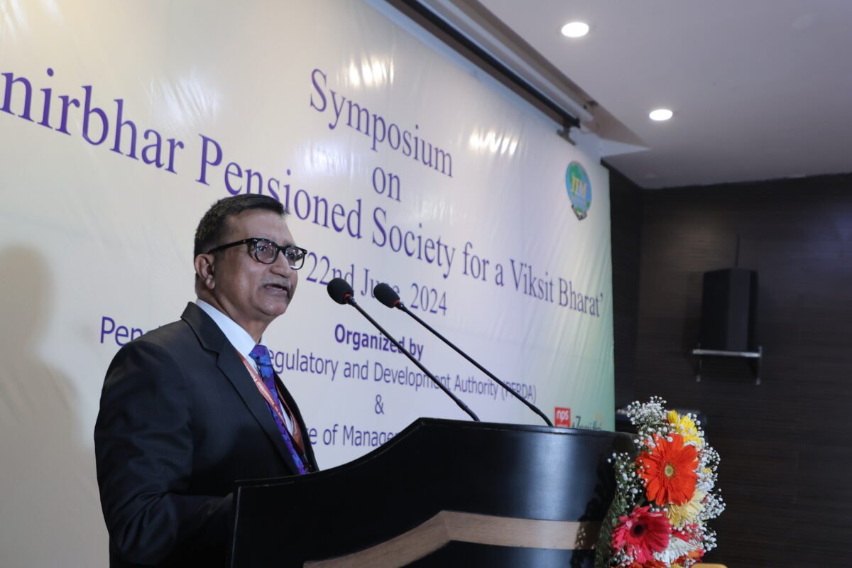 professional corporate event photography delhi speaker at podium