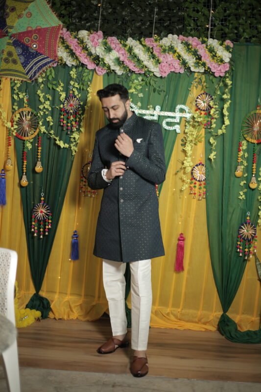 groom mehndi shoot