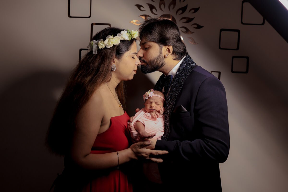 newborn baby photoshoot with parents emotional family momen