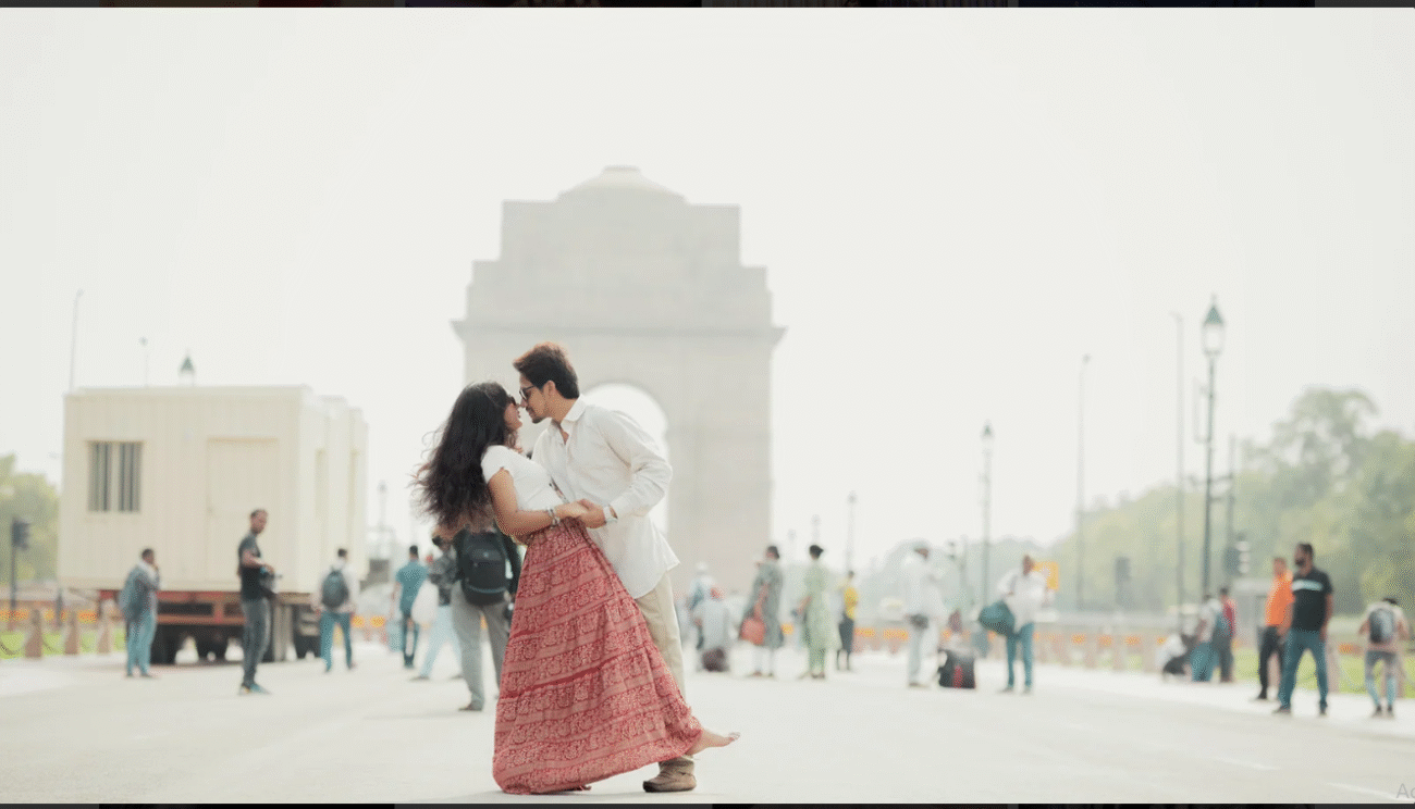 Romantic pre wedding couple at India Gate