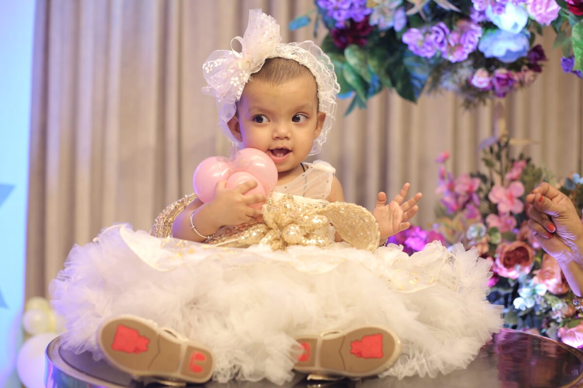 baby girl birthday photoshoot portrait with balloon Delhi NCR