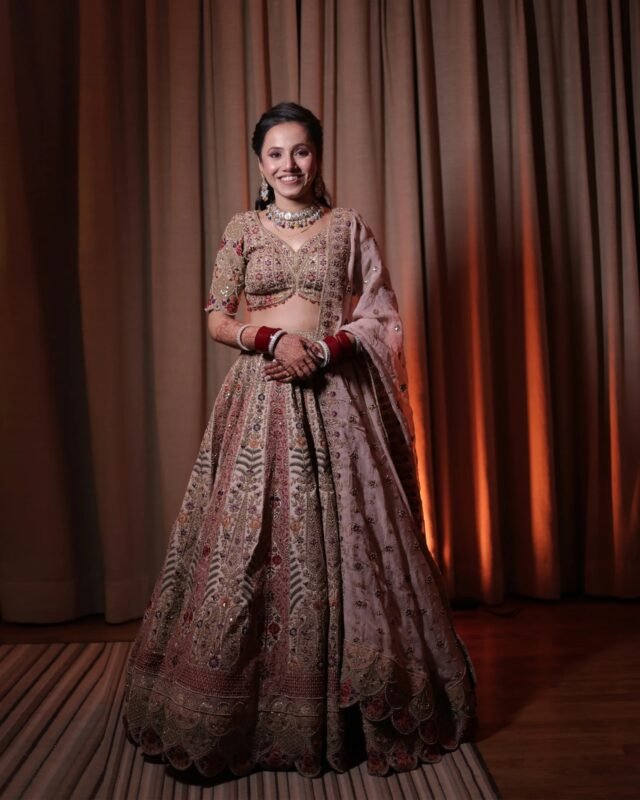Stunning-Bride-Solo-Pose