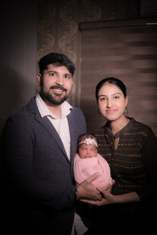 Professional newborn family photography in Noida