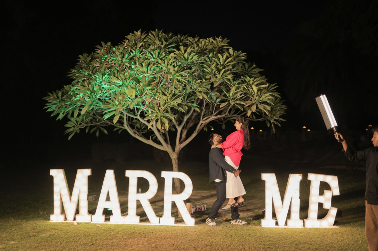 Romantic pre wedding couple photoshoot with Marry Me proposal setup