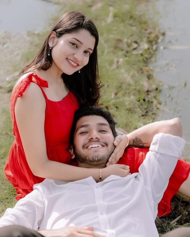 Romantic couple enjoying an outdoor pre wedding photoshoot in Delhi NCR