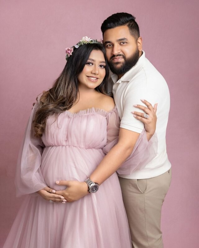 Luxury baby bump couple photography in Delhi NCR by Make Your Moment Photography.